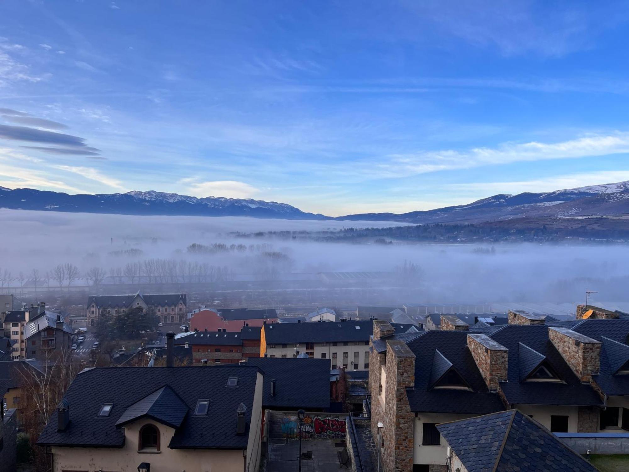 Heritage Apartments Cerdanya Al Carrer Major I Parking Puigcerda Bagian luar foto
